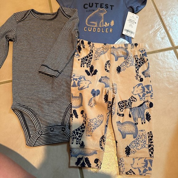 CARTERS 3 PIECE SET SIZE 6M  #K112 - Picture 1 of 1